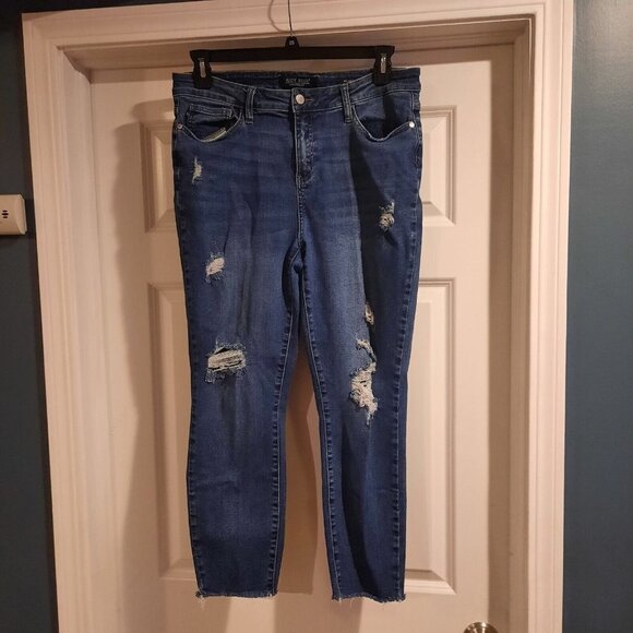 Judy‎ Blue Relaxed Fit Jeans Size 15/32 Mid Rise Distressed Raw Hem Ankle Length - Picture 1 of 12